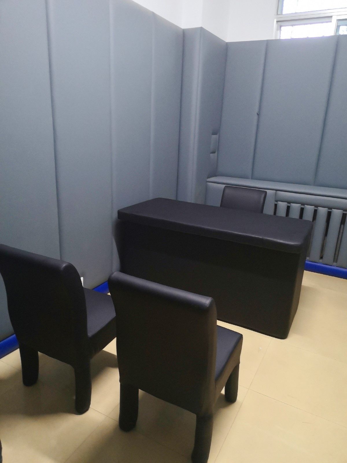 审讯室软包桌椅